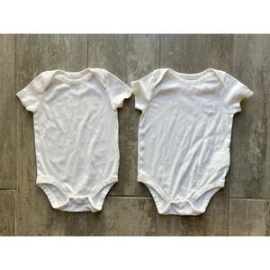 Set Lot of 2 BABY GAP Short Long Sleeve White Bodysuits 6-12M Neutral Unisex
